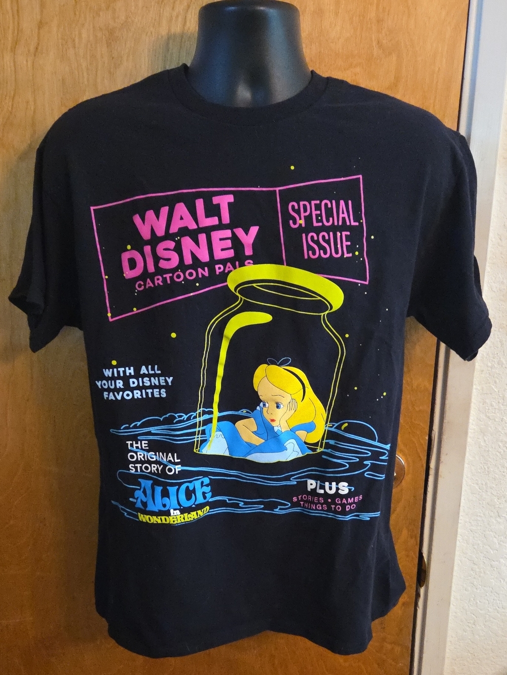Disney Parks Walt Disney Cartoon Pals Special Issue Alice In Wonderland Size LRG